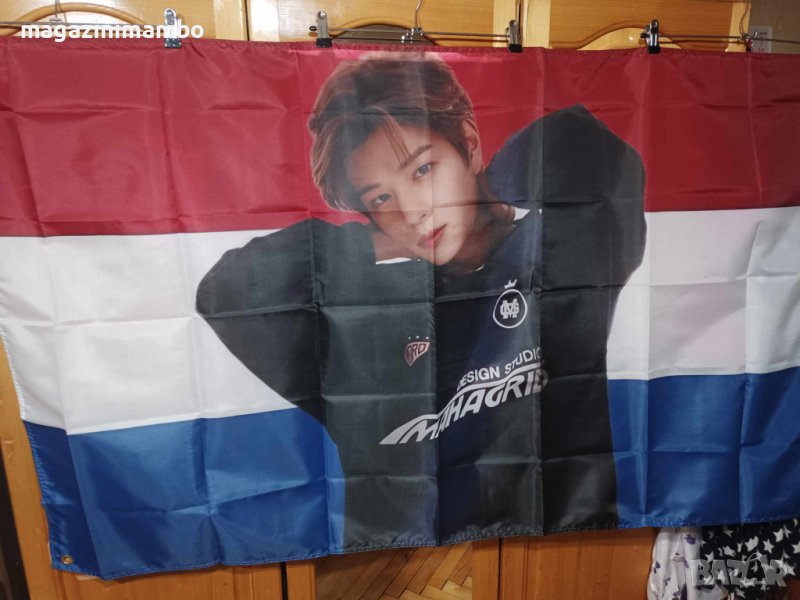Seungmin Design Studio Mahagrid Kpopping Flag, снимка 1