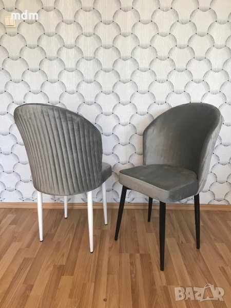 Трапезни столове с конструкция от масив и фина кадифена тапицерия., снимка 1