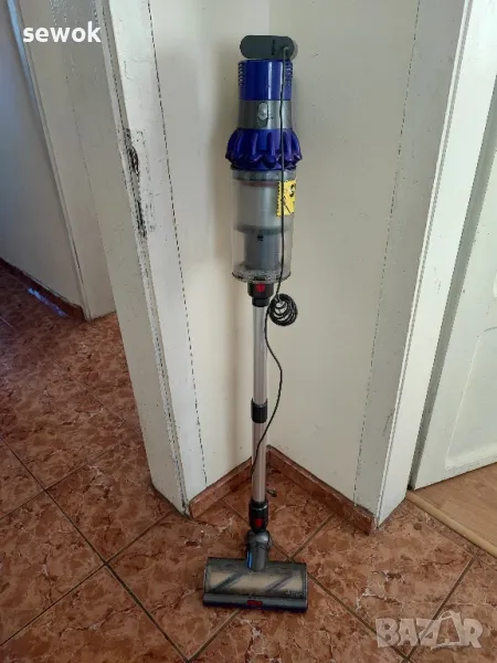 Dyson V10 absolute - 300лв. цена на батерии, снимка 1