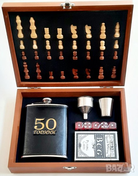 Оригинален подарък за юбилей на мъж - шах с карти за игра и флашка, снимка 1