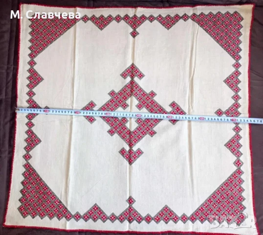 Българска бродерия, снимка 3 - Декорация за дома - 50796353