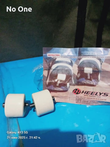 Продавам чифт колелца (оригинални)за маратонки  