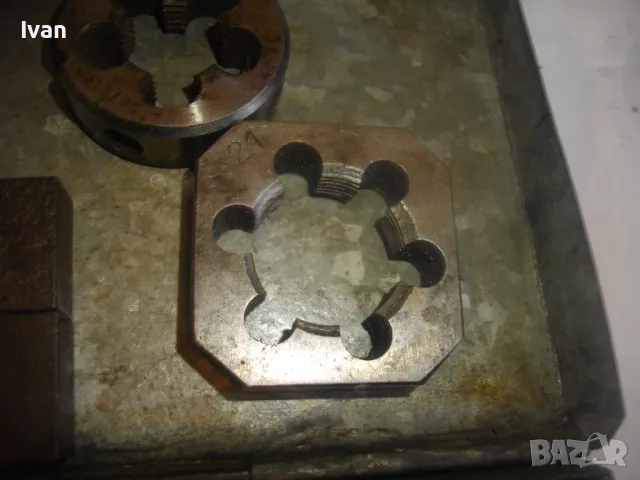 КУТИЯ СТАРО КАЧЕСТВО РЕЗБОНАРЕЗНИ ПЛАШКИ И ВТУЛКИ ЗА ВЪНШНИ РЕЗБИ ГОЛЕМИ, снимка 9 - Други инструменти - 48592974