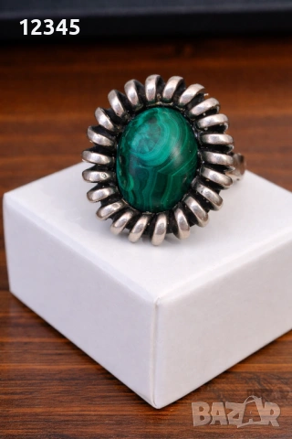 Стар сребърен пръстен с естествен малахит , снимка 1 - Пръстени - 54111337