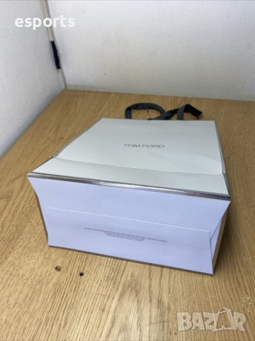 Автентична бутикова Tom Ford подаръчна торба 26 x 26 cm gift bag TF , снимка 7 - Други - 42064405