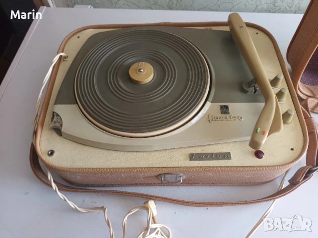 ретро грамофон Маестро 120 лв работи безупречно със резервна игла другите по 30 лв за брои, снимка 2 - Радиокасетофони, транзистори - 51442736