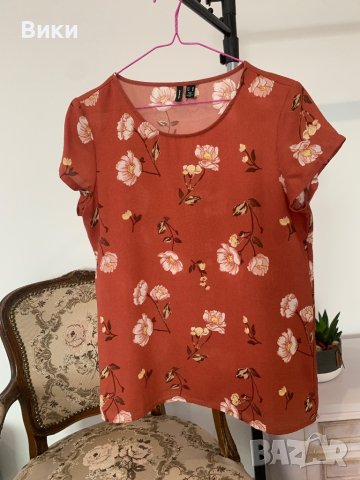 Дамска блуза в размер М, снимка 1 - Тениски - 44479336