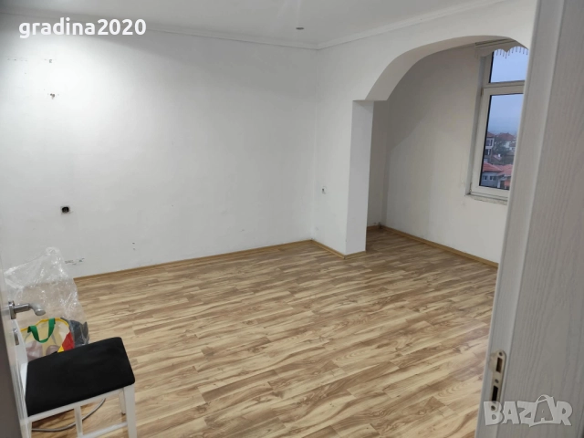 🏠  Давам под наем  3-стаен апартамент – 100 кв.м с голям хол, килер, таванска стая, маза и 2 дворни, снимка 7 - Разсади - 52756175