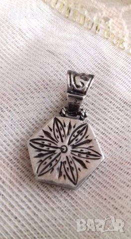 Сребърен медальон