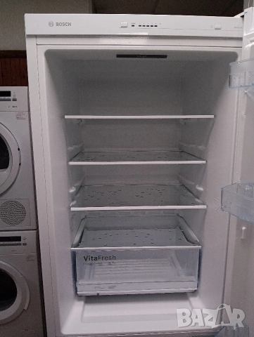 Като нов комбиниран хладилник с фризер  Бош Bosch А+++ 2 години гаранция!, снимка 2 - Хладилници - 53908383