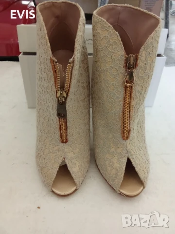 Продавам дамски обувки дизайнерски Mitarotonda – елегантни, с ток и отворени пръсти, златисти, снимка 1