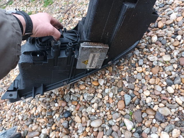 ляв и десен черен ксенонов фар за мазда 6 MAZDA 6, снимка 4 - Части - 53027658