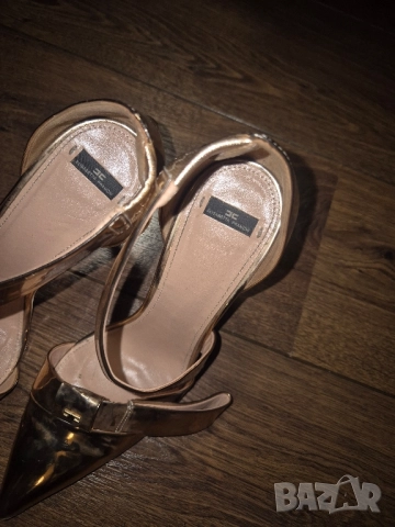 Elisabetta Franchi N39 обувка с ток, снимка 6 - Дамски обувки на ток - 52505553