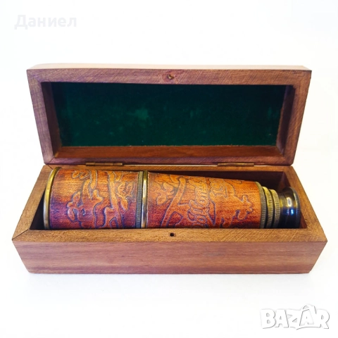 Далекоглед бронзов обшит в кожа в дървена кутия в дървена кутия