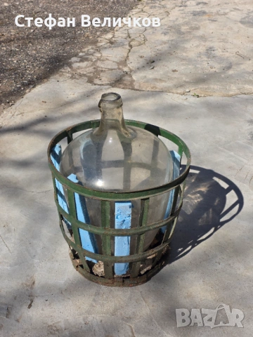 Голяма стъклена дамаджана 50л в метална клетка