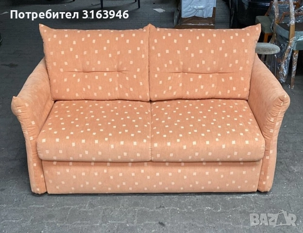 Разтегателен ретро диван в оранжев десен, снимка 2 - Дивани и мека мебел - 52235215