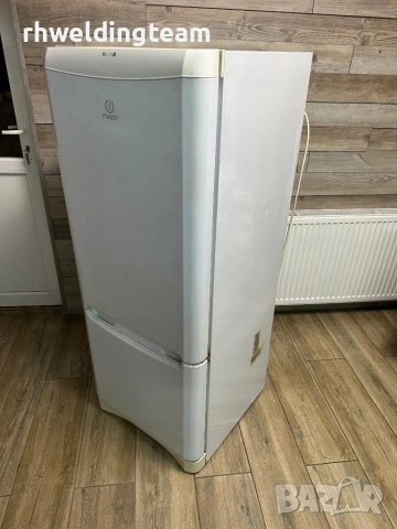 Хладилник с фризер Indesit, снимка 3 - Хладилници - 53078231