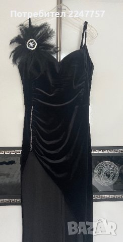 Дълга черна рокля с пера