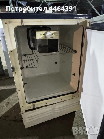 Ретро хладилник Саратов , снимка 3 - Антикварни и старинни предмети - 51725866