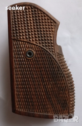 Орехови чирени (ръкохватка) за пистолет ТТ 33, снимка 2 - Оборудване и аксесоари за оръжия - 53992583