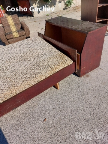 Приста с ракла и 2броя шкафа.Размера на матрака 1.80м. 1.20м.