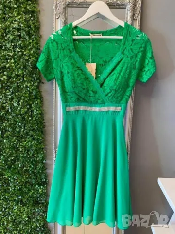 рокля с дантела 