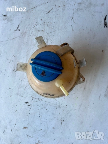 Казанче антифриз Фолксваген Пасат VW Passat b6, снимка 2 - Части - 54336847