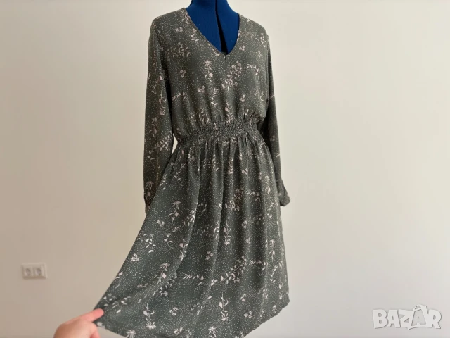 Рокля Three Little Words – маслинено зелена с ботанически десен | Чисто нова | Размер М, снимка 7 - Рокли - 51093938