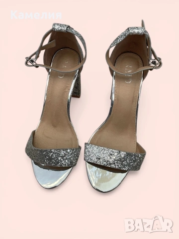 Брокатени обувки на ток, снимка 2 - Дамски обувки на ток - 49380135