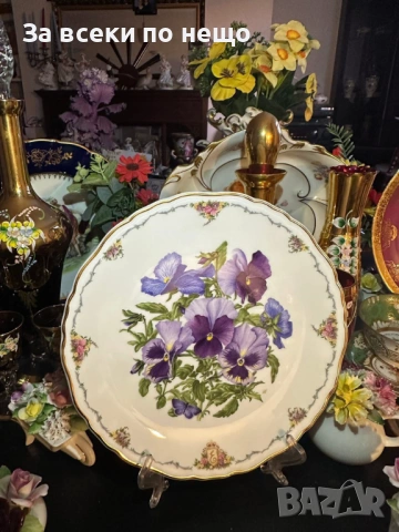 Royal Albert England  “ Теменужките” автор Sara Anne Schofield Код P2017 