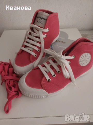 Дамски кецове