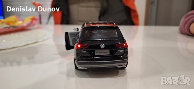 VW Tiguan 1:32 с отваряеми врати, капак, светещи фарове и стопове, снимка 13 - Коли, камиони, мотори, писти - 51210502