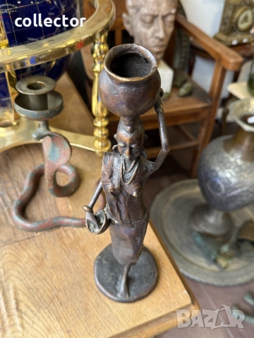 Африканска бронзова скулптура на жена с гърне на главаа. №8081, снимка 8 - Антикварни и старинни предмети - 54081071