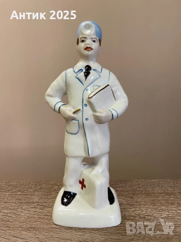 Винтидж порцеланова статуетка „Лекар“, Коростенски порцеланов завод, СССР