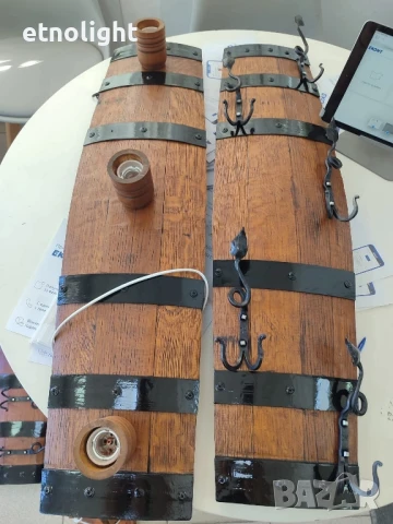 Закачалки изработени от дъбови бъчви с ръчно ковани куки , снимка 5 - Декорация за дома - 51188826