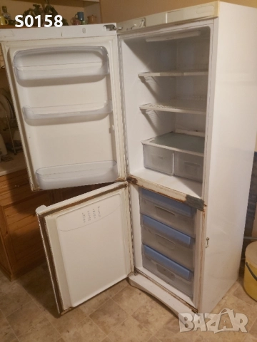 Работещ хладилник с фризер Indesit