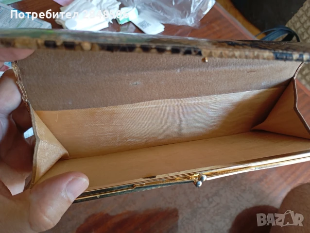 Продавам дамско портмоне от змийска кожа на питон.Р-ри 24 / 10,5 / 3,5 см., снимка 6 - Чанти - 50715109