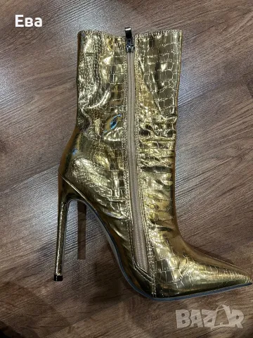 Боти в златно, снимка 2 - Дамски боти - 48706653