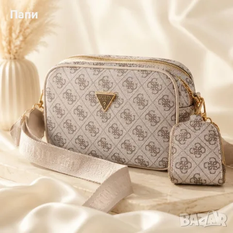 Чанта Guess в бежово 