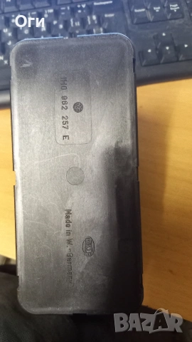 Вакуум помпа централно заключване за Фолксваген Пасат В4 и Голф 3 1H0 962 257 E, снимка 2 - Части - 53124647