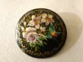 Ръчно рисувана флорална лакирана брошка от Русия подписаната, снимка 6