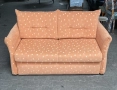 Разтегателен ретро диван в оранжев десен, снимка 2