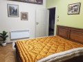 Продавам вълнен юрган бордо за спалня. , снимка 1 - Олекотени завивки и одеяла - 20913725