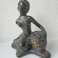 Негърка стара фигура статуетка моливник , снимка 1 - Статуетки - 30603118