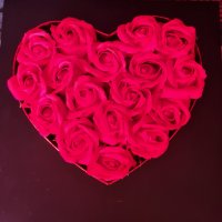 Червени рози в кутия сърце/кутия с 17 броя червени рози/Кутия сърце, снимка 4 - Декорация за дома - 44151552