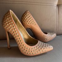 Дамски обувки бежови на ток с шипове ! , снимка 4 - Дамски обувки на ток - 42623669