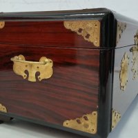 Дървена кутия с обков, снимка 2 - Антикварни и старинни предмети - 30117419