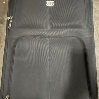Черен куфар 80см голям на колелца, снимка 1 - Куфари - 42379434