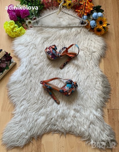 Нови цветни сандали на ток, снимка 1