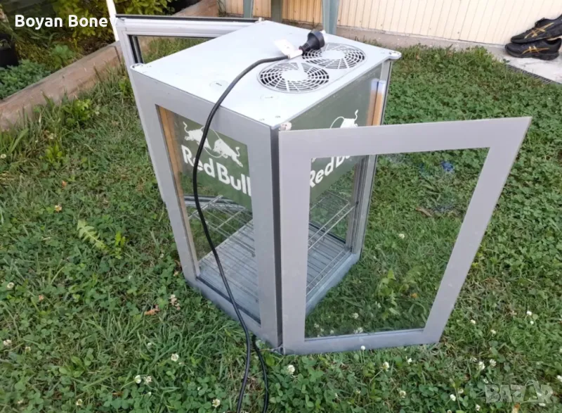 Нова Red Bull Ред Бул 360 градуса стъклена витрина, снимка 1